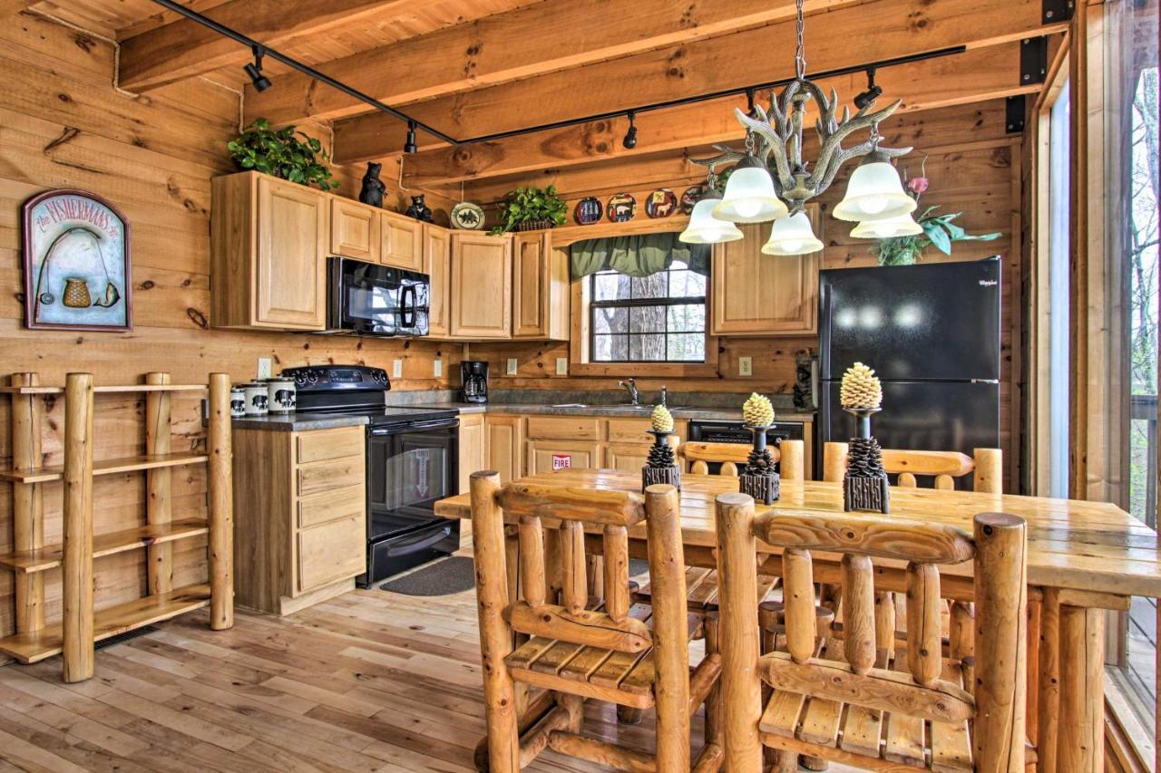 Sevierville Sanctuary Hot Tub, Pool Table And Deck! Eksteriør billede