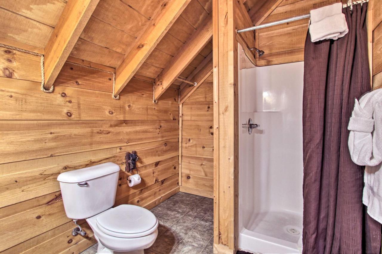 Sevierville Sanctuary Hot Tub, Pool Table And Deck! Eksteriør billede